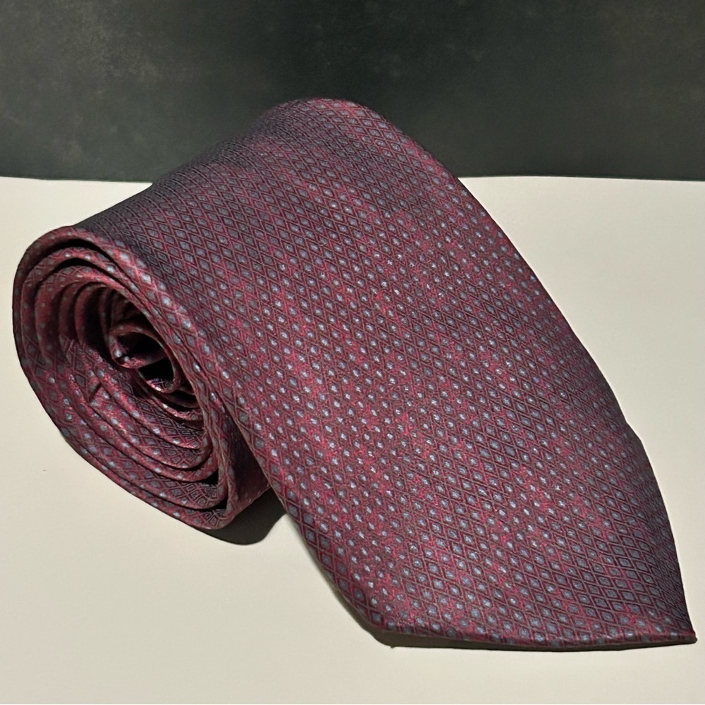 DKNY 100% Silk Maroon Geometric Pattern 59” Men’s Tie